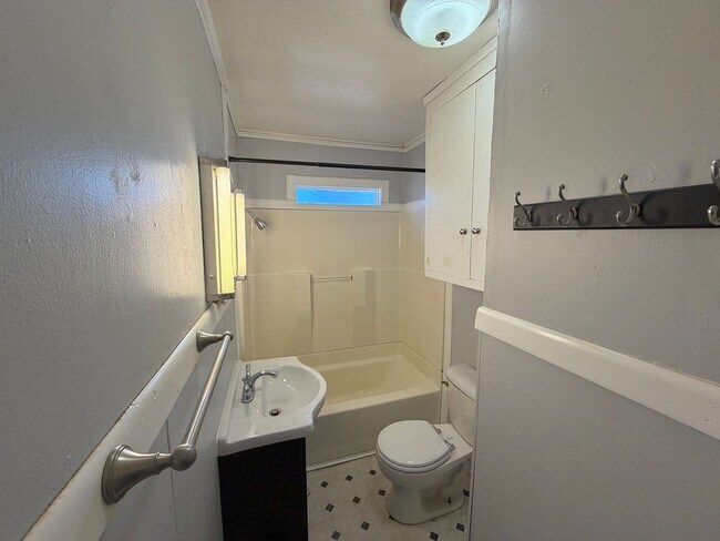 Foto del edificio - Statesville - Cool Springs - 2BD / 1 BA