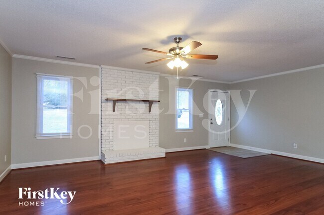 Foto del edificio - 2328 Pebble Creek Rd