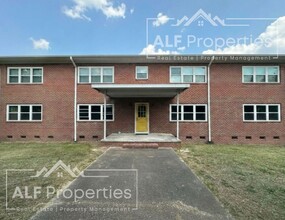 Building Photo - 1301 S 10th St