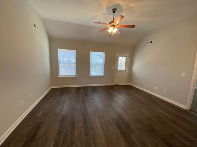Building Photo - New 3 Bedroom 2 bath home with 2 Car Garage