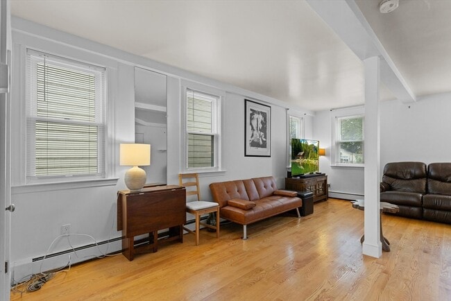 Building Photo - 39 Grandfield St