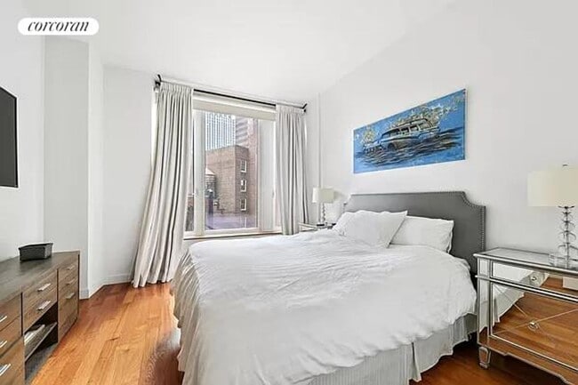 Building Photo - 15 William St