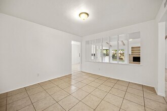 Building Photo - 16610 Carbridge Dr