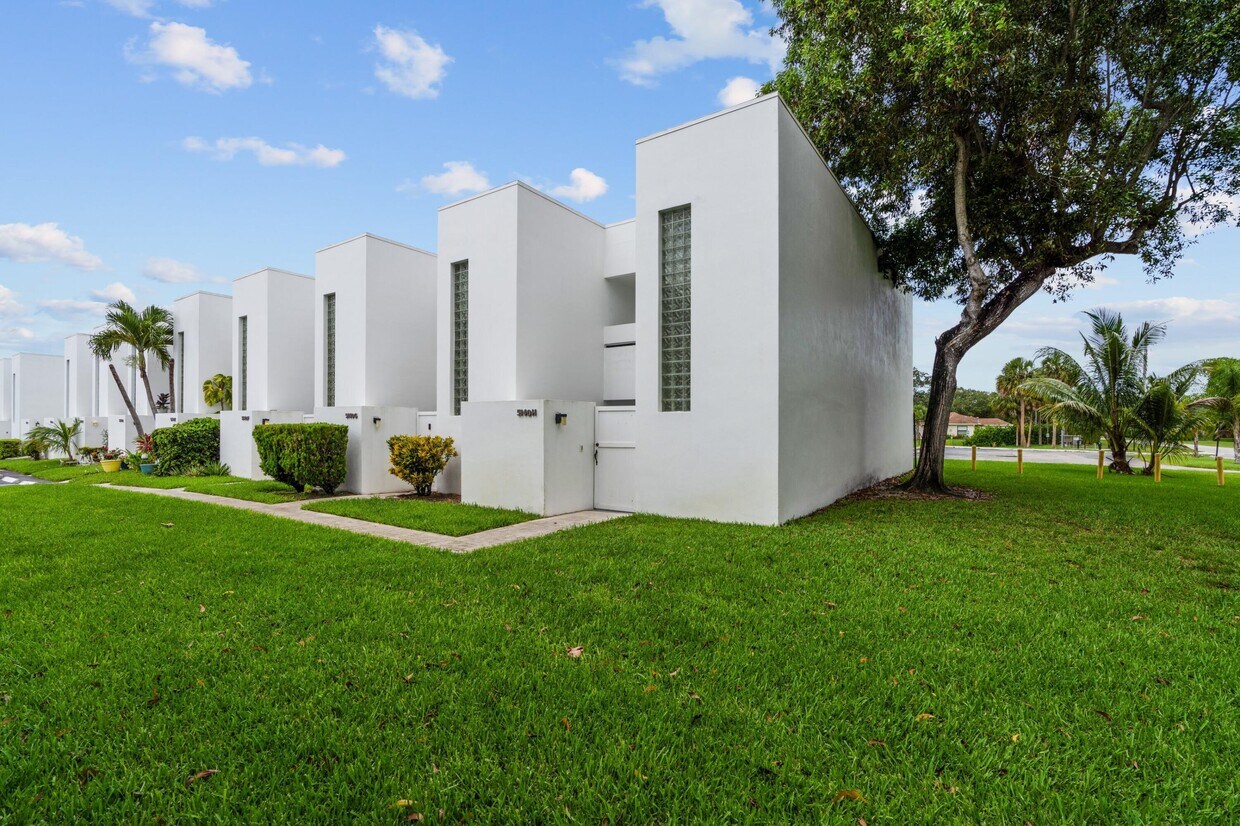 5140 Elmhurst Road H West Palm Beach Fl 3... Room for Rent in West Palm Beach, FL