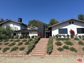Building Photo - 1131 Rancho Dr