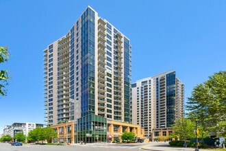 Building Photo - 10610 NE 9th Pl