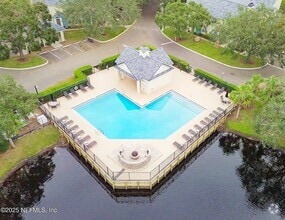 Building Photo - 13703 Richmond Park Dr N