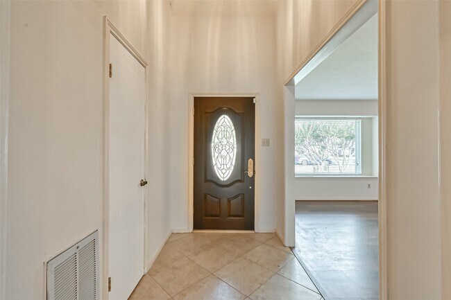 Foto del edificio - 2438 Hodges Bend Cir