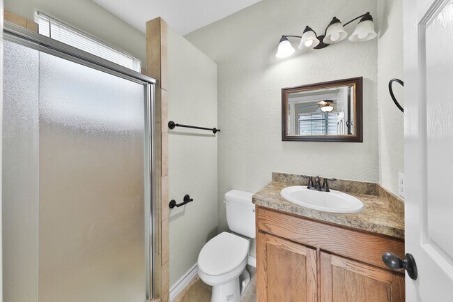 Foto del edificio - Five Points 4 bedroom home