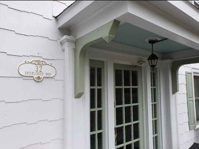Building Photo - Calling all dog lovers! 3 Bedroom Condo in...