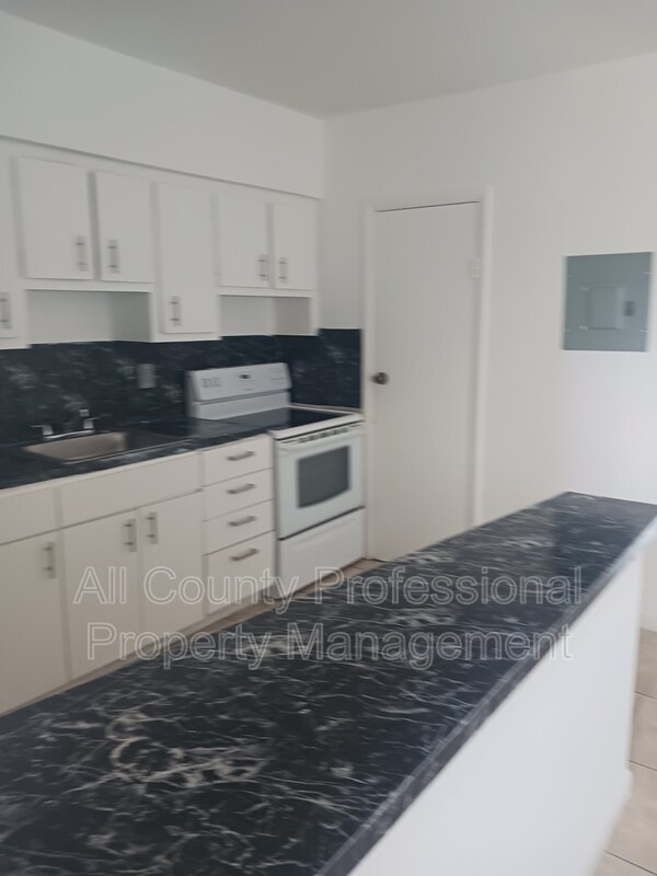 Foto del edificio - 1400 NE 111th St