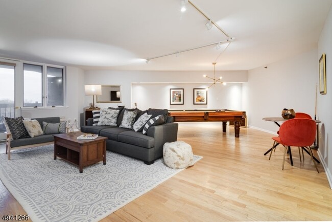 Foto del edificio - 624 Smith Manor Blvd
