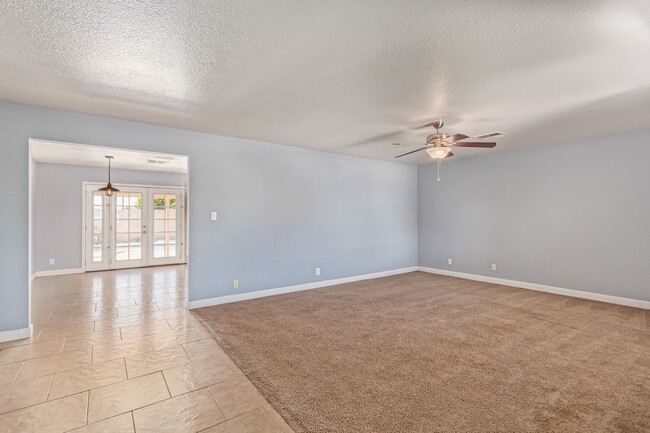 Building Photo - REMODELED 4 BED/2 BATH TEMPE HOME WITH POO...