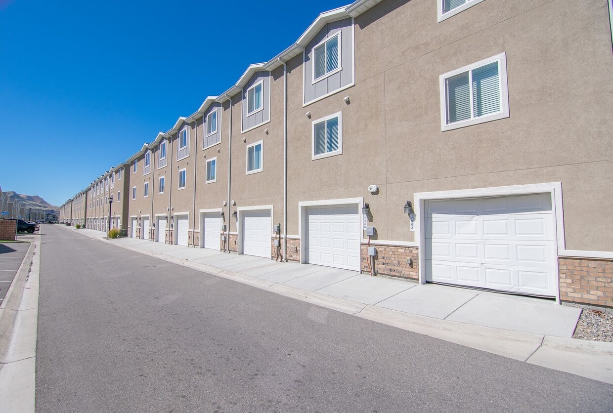 Up to one month free! 1-Bedroom Condos at ... - Up to one month free! 1-Bedroom Condos at ...