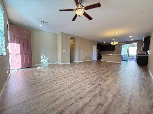 Foto del edificio - 6166 Allen Cove Ct