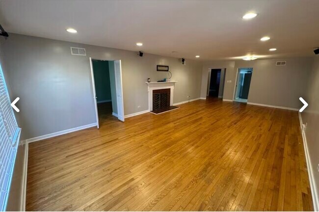 Building Photo - 228 S Hawthorne Ave