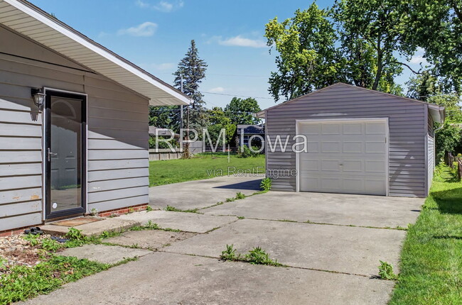 Building Photo - 2116 Ferndale Ave