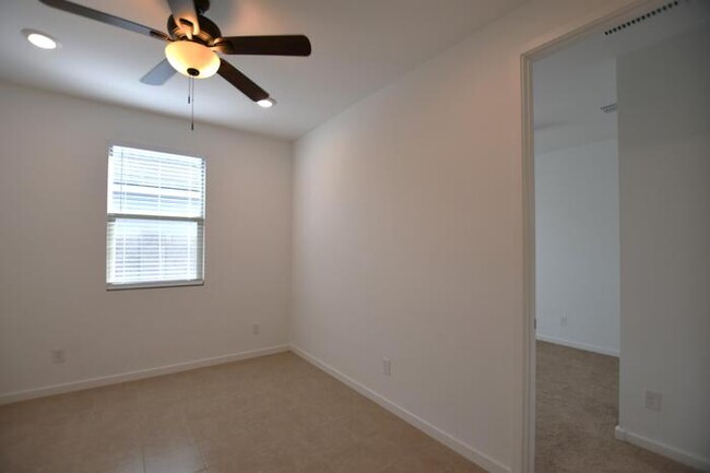 Foto del edificio - 4021 E Caitlin Dr
