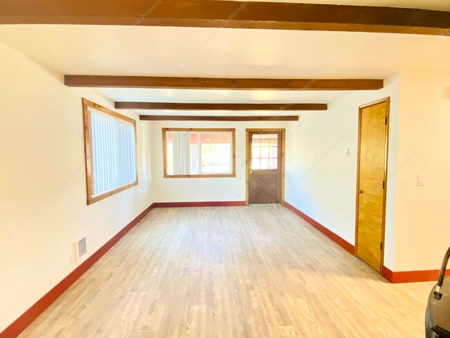 Building Photo - Recently Remodeled River West 3BR - 2BA Home