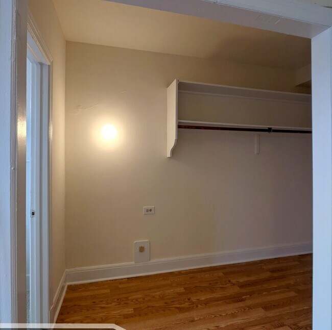 Foto del edificio - 3335 W Diversey Ave