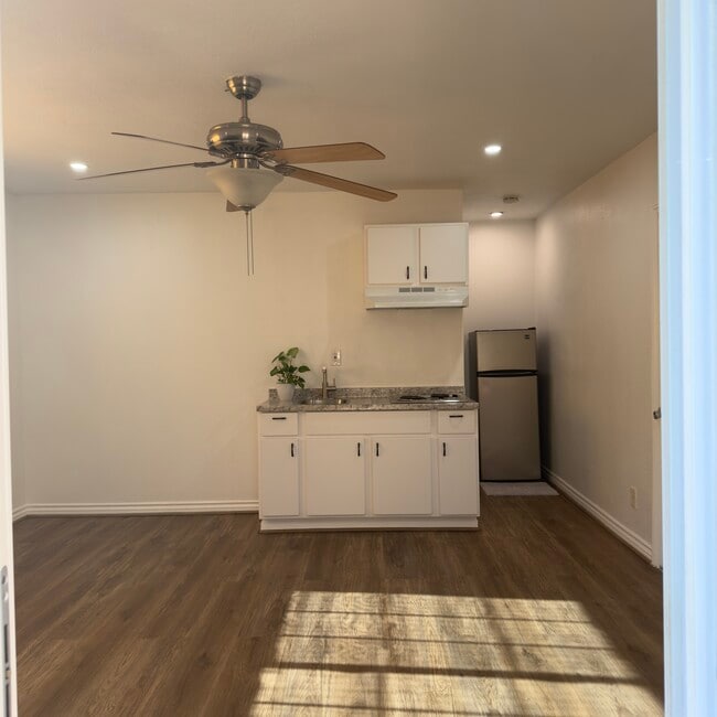 Building Photo - 9417 Tilmont St