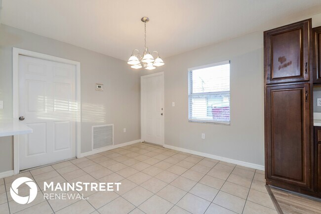 Building Photo - 1706 17th Ave Dr E