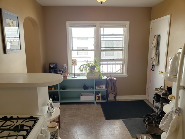 Foto del edificio - 5817 Blaisdell Ave