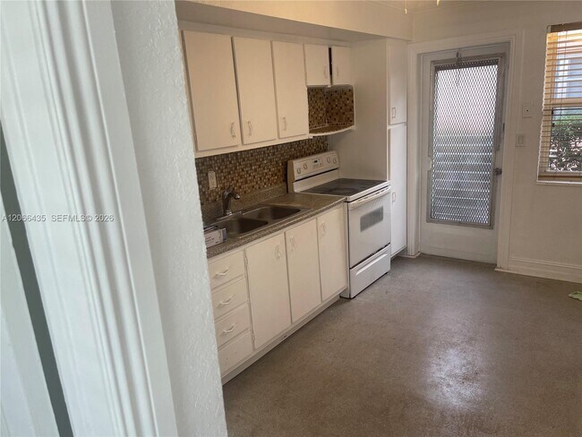 Foto del edificio - 1400 N 16th Ave