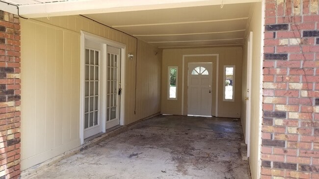 Building Photo - 9055 Neil Ave