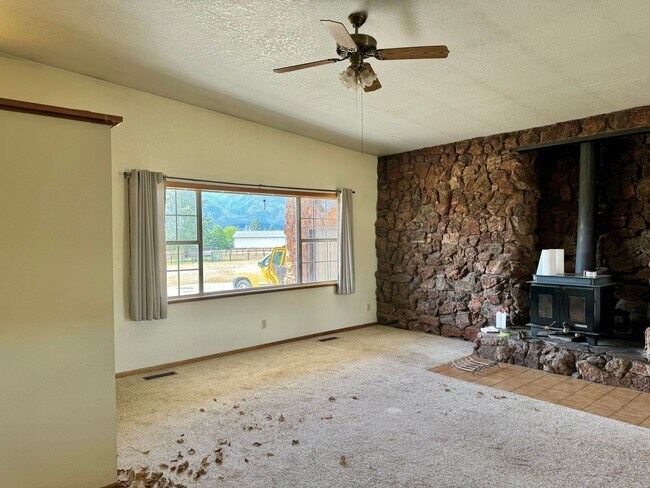 Foto del edificio - 3 Bed, 2 Bath Home in Florence w Spacious Yard!