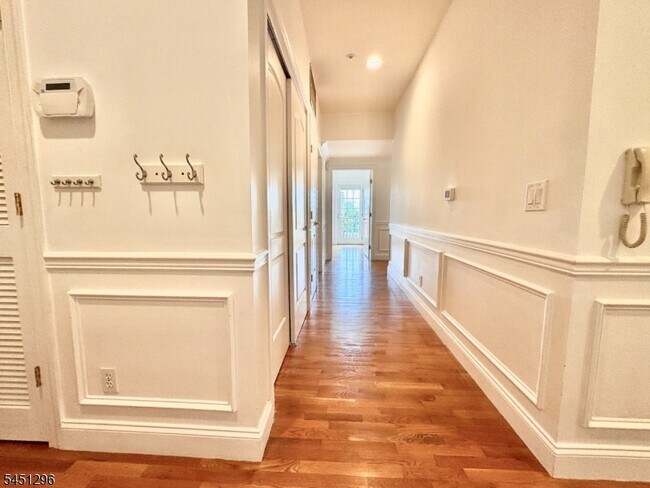Foto del edificio - 1677 Springfield Ave