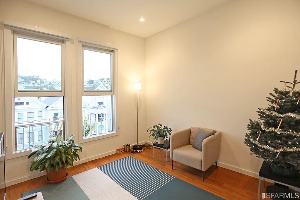 Primary Photo - 593 Castro St