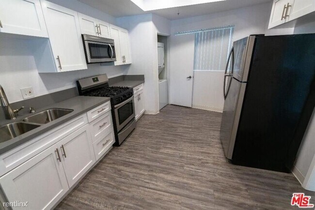 Foto del edificio - 2 br, 2 bath Condo - 16070 W Sunset Blvd A...