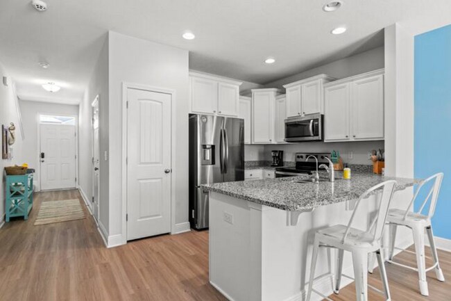 Foto del edificio - 7678 Shadow Lake Dr