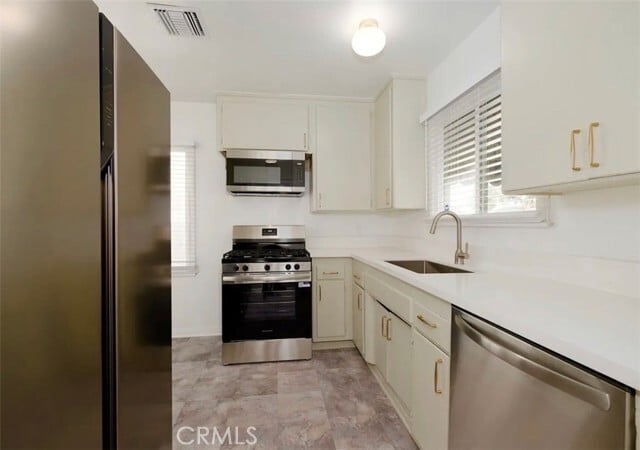 Foto del edificio - 8123 Lindley Ave