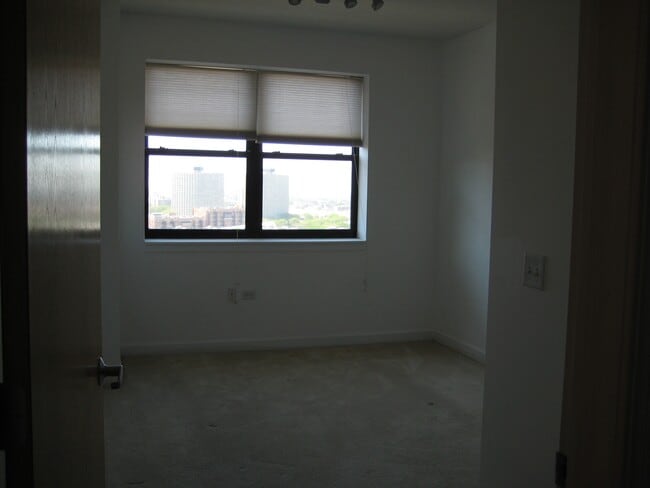 Foto del edificio - 1529 S State St