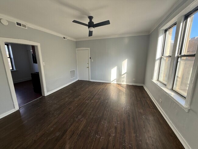 Foto del edificio - 1022 E Hyde Park Blvd