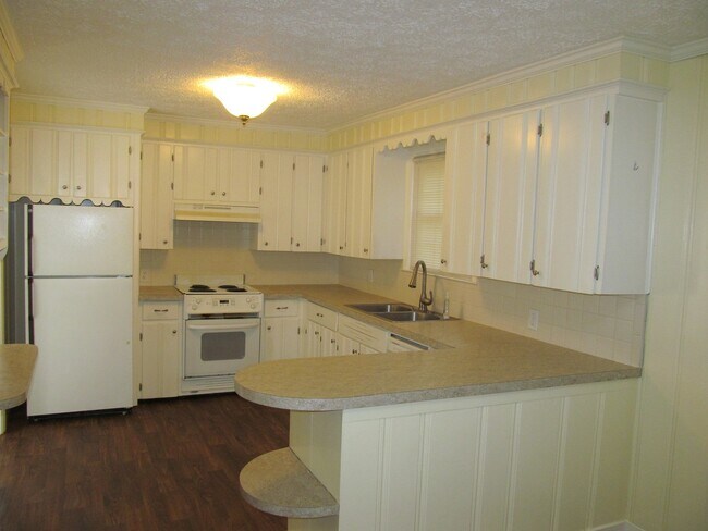 Foto del edificio - 3 bed/1 bath Off Polo Rd