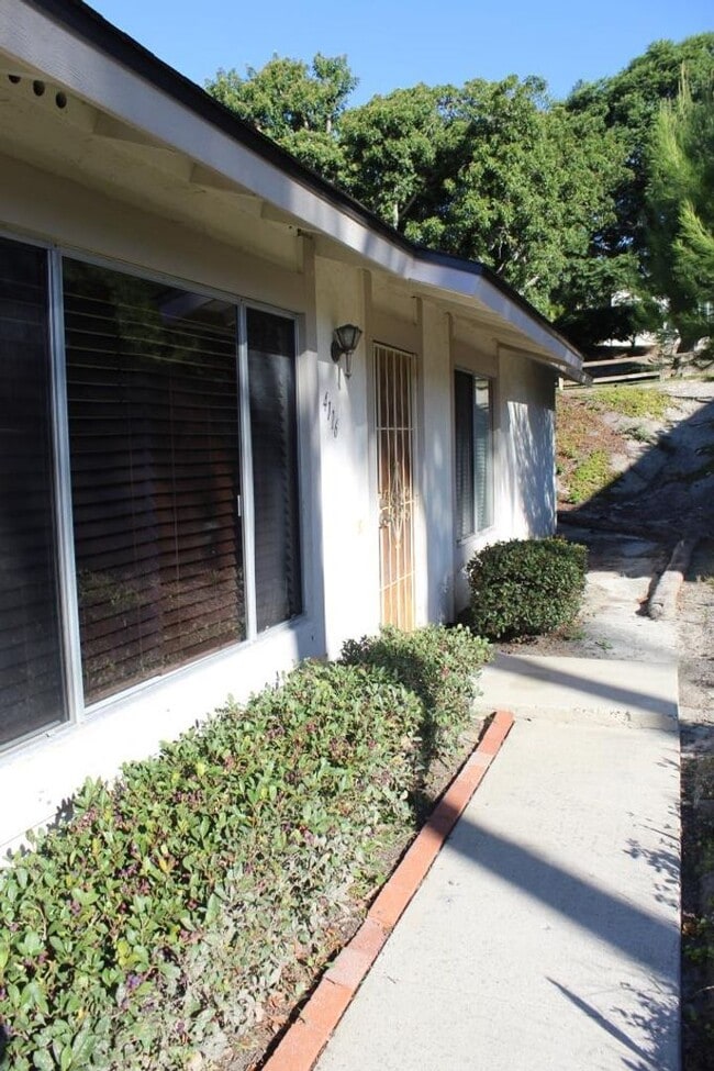 Building Photo - One Story end unit condo 2 Br/1 Ba - Beaco...