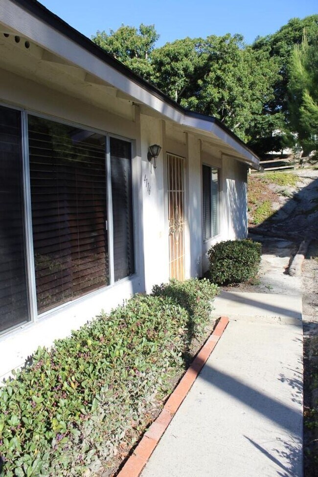 Foto del edificio - One Story end unit condo 2 Br/1 Ba - Beaco...