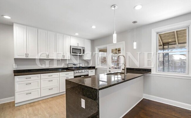 Building Photo - 1511 Oakridge Rd