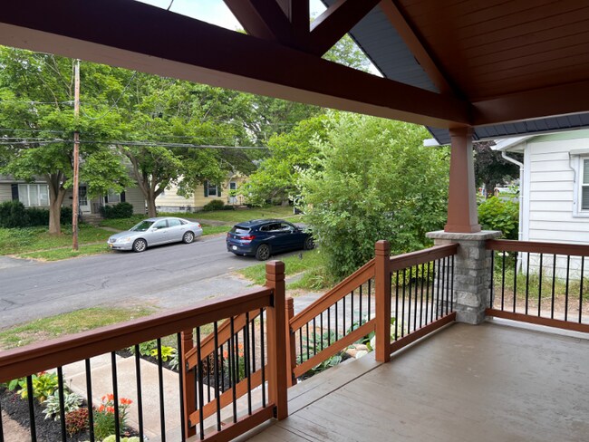 Foto del edificio - 313 Clover Ridge Dr