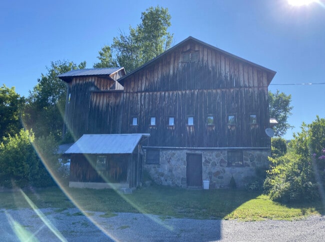 Building Photo - 9047 Delphi Falls Rd