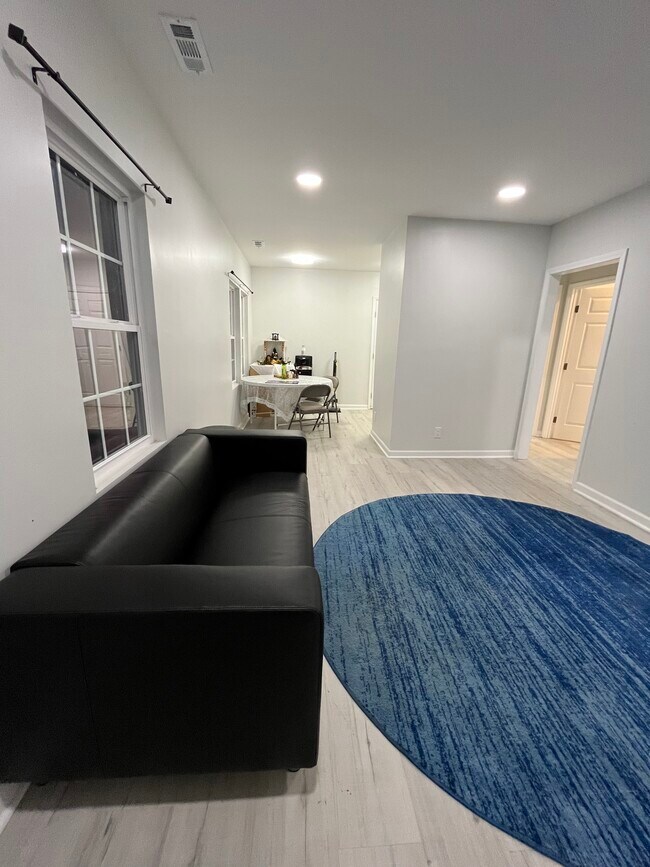 Foto del edificio - 4309 S Alston Ave