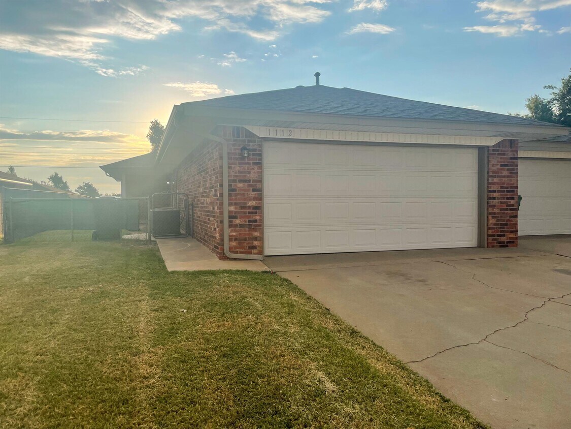 Primary Photo - 1112 Summerton Pl