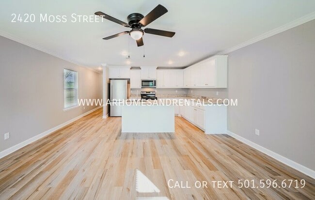 Foto del edificio - 2420 Moss St