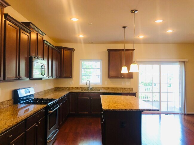 Building Photo - 7110 River Birch Dr