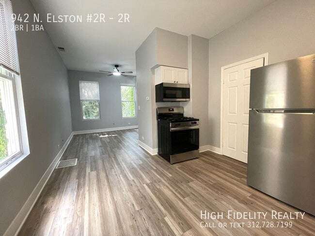 Building Photo - 942 N Elston Ave