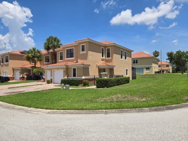 Building Photo - 1250 Clove Dr