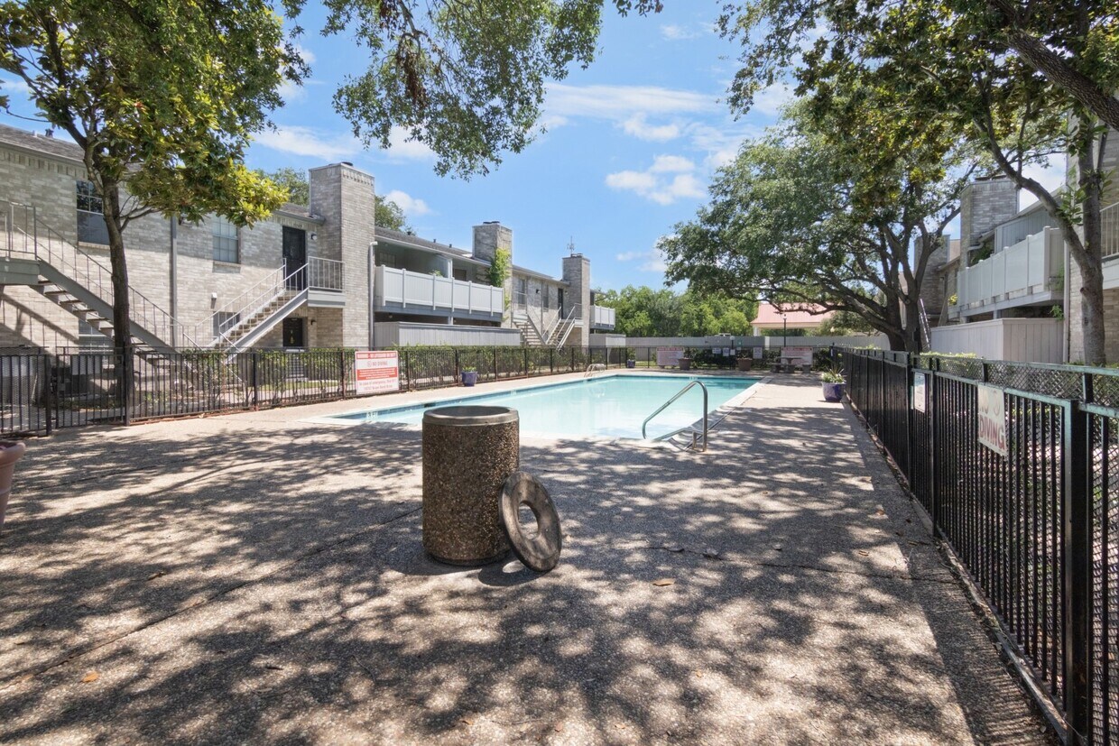 Foto del edificio - 10835 Braes Bend Dr